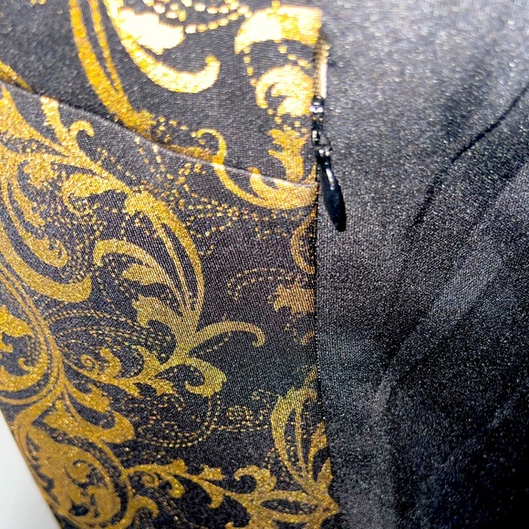 Gorgeous Gold embossed design on Black Mini Cocktail Dress with side Zip🔥🔥🔥 - Picture 7 of 10